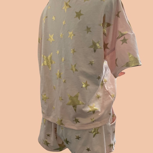 Size medium pink and gold printed star casual short and shirt set - Picture 6 of 6